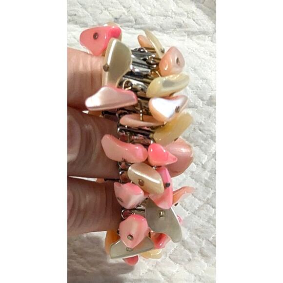 Mother of Pearl Shell Abalone Chips Beads Stretch Bracelet Vintage Cha Cha Pink - Picture 6 of 9